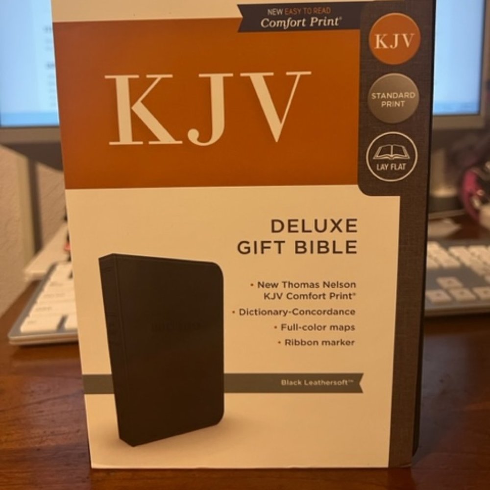 KJV, Deluxe Gift Bible, Leathersoft, Black, Red Letter, Comfort Print